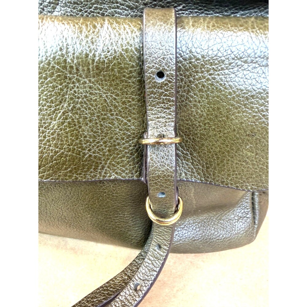 Banana Republic Vintage Camera Crossbody Bag in Dark Olive Green #404499 - Picture 9 of 16